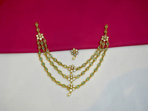 3-Layered Necklace Featuring Emerald-Coloured Stones And Pearl Drops