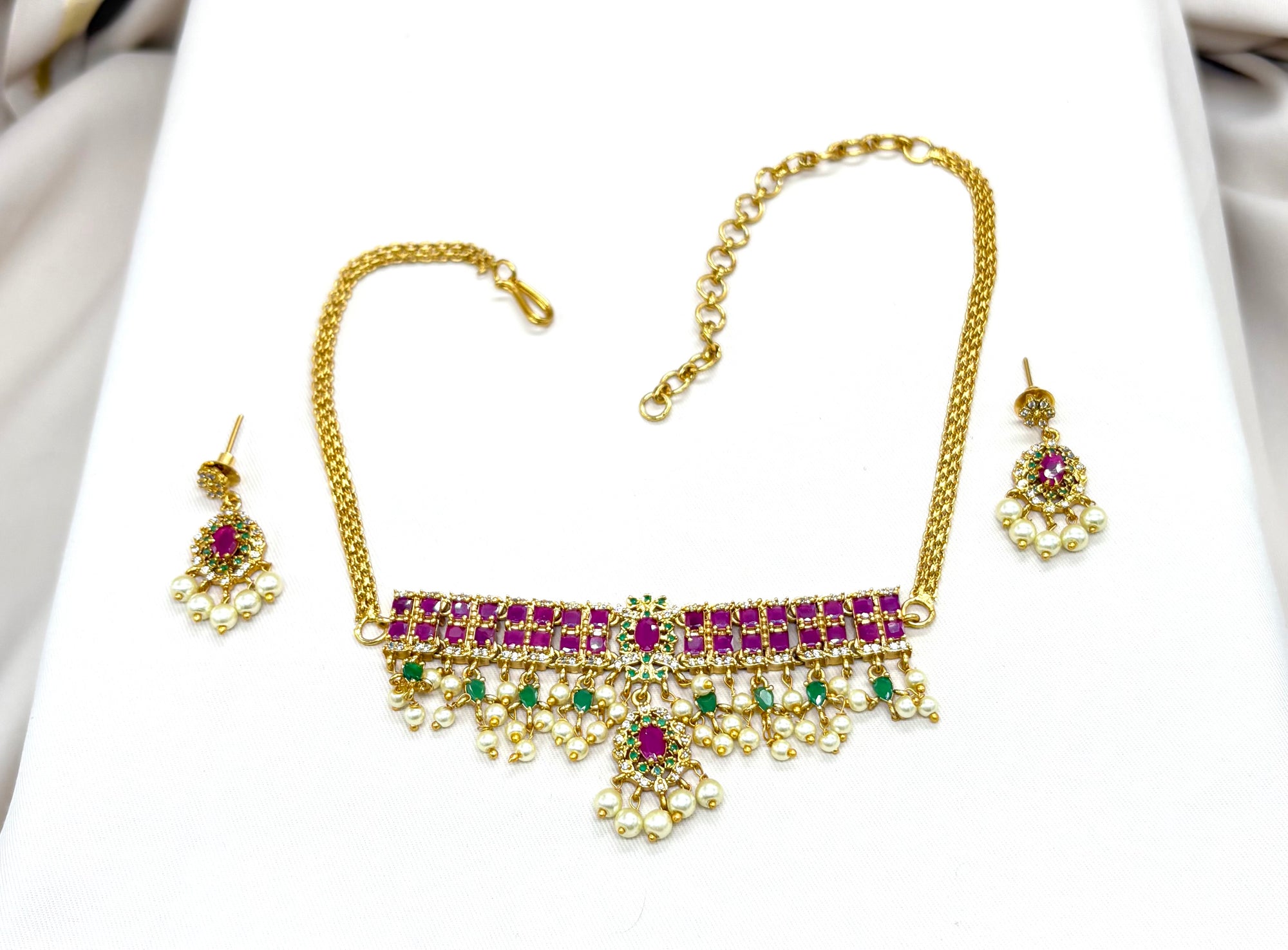 Matte finishing with white pearls short Choker