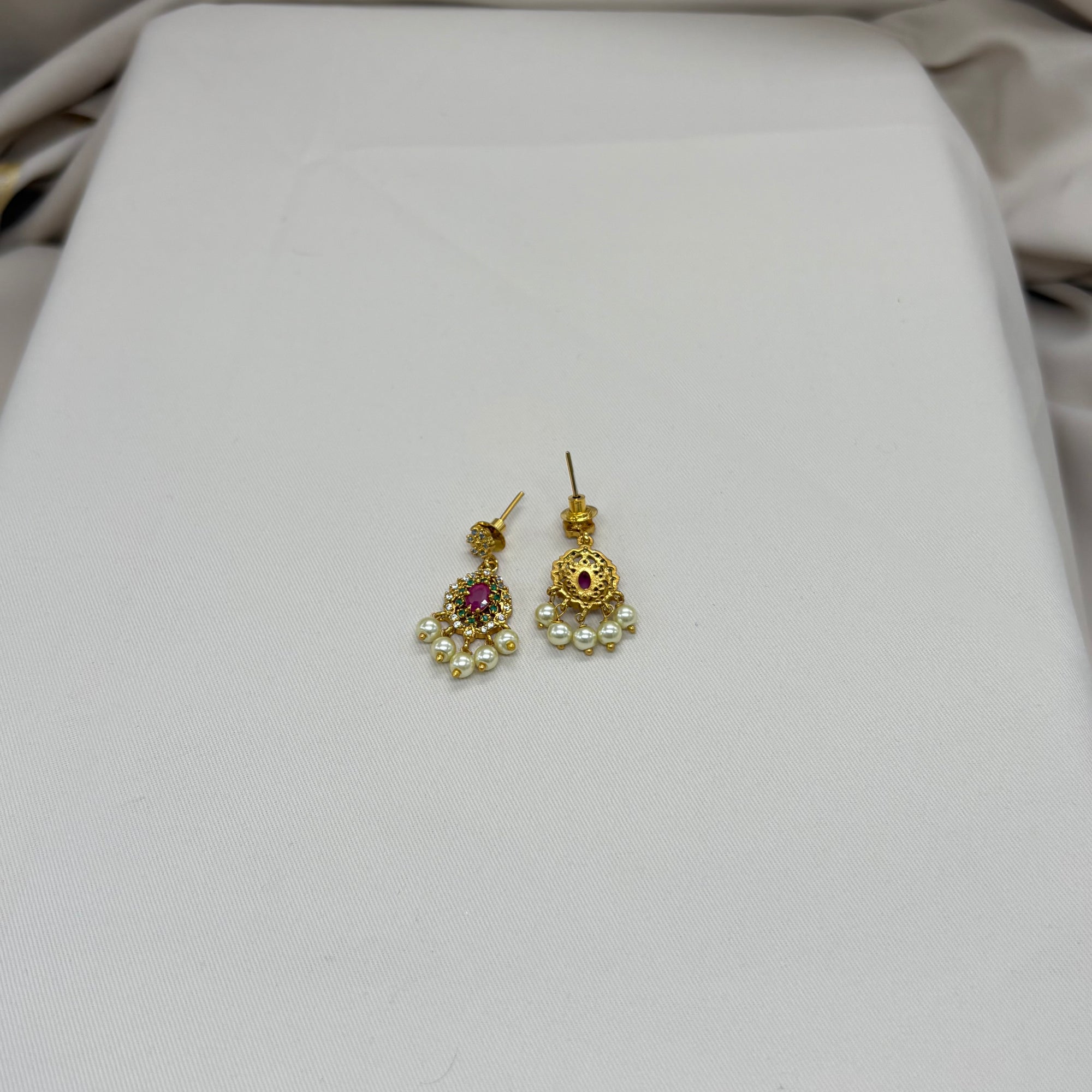 Matte finishing with white pearls short Choker