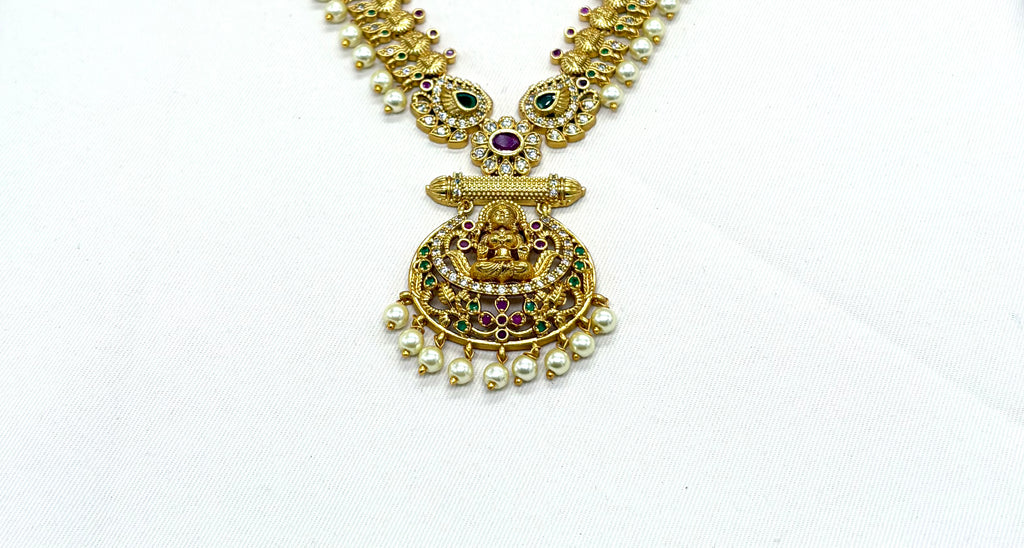 Matte finishing short necklace
