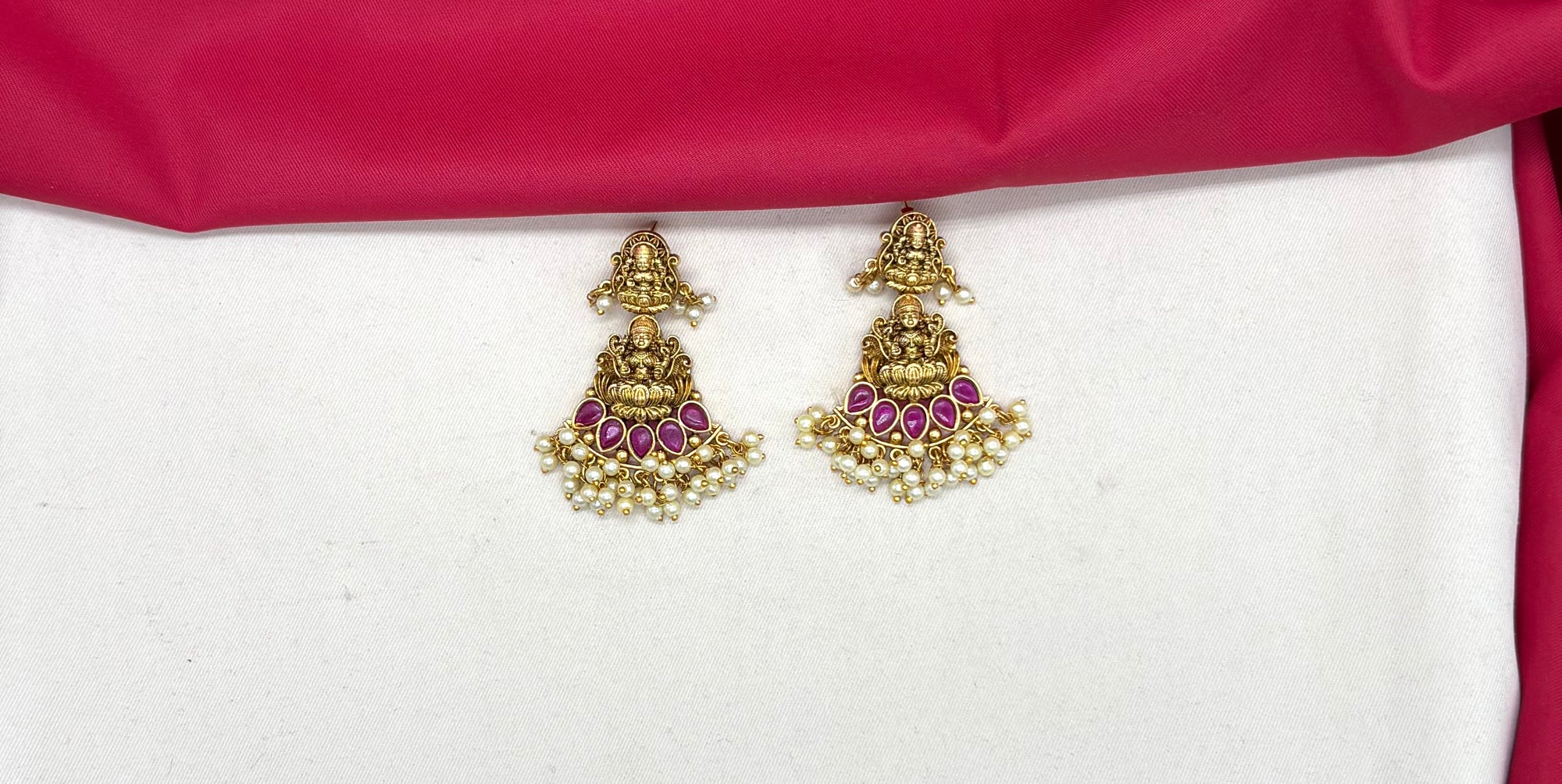 Matte finishing Lord Lakshmi idol with white pearls Short Necklace