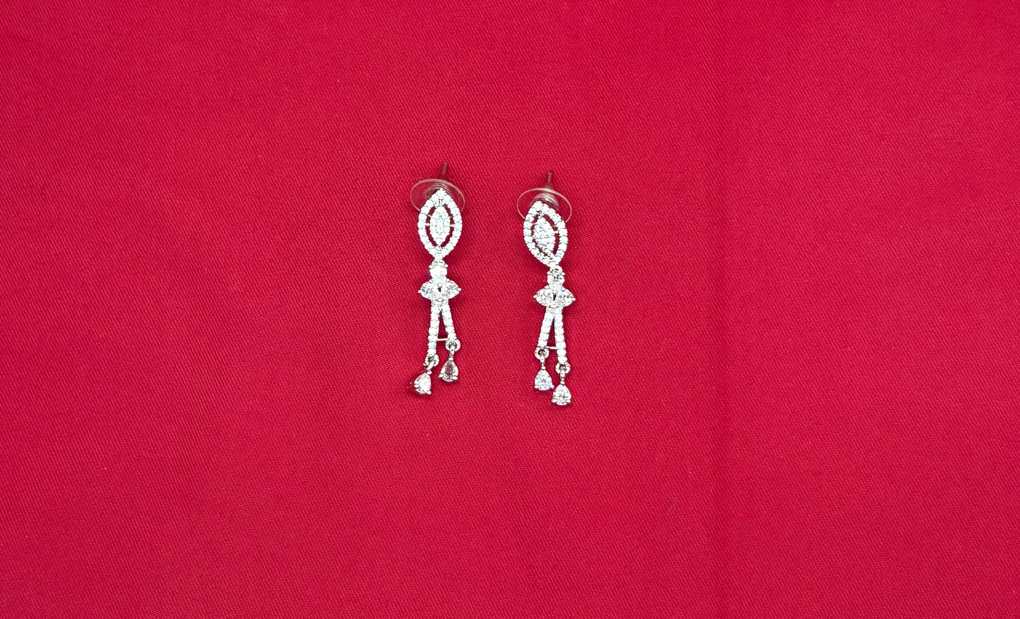 Silver American Diamonds stones deep White teardrop and floral-shaped stones Short Necklace