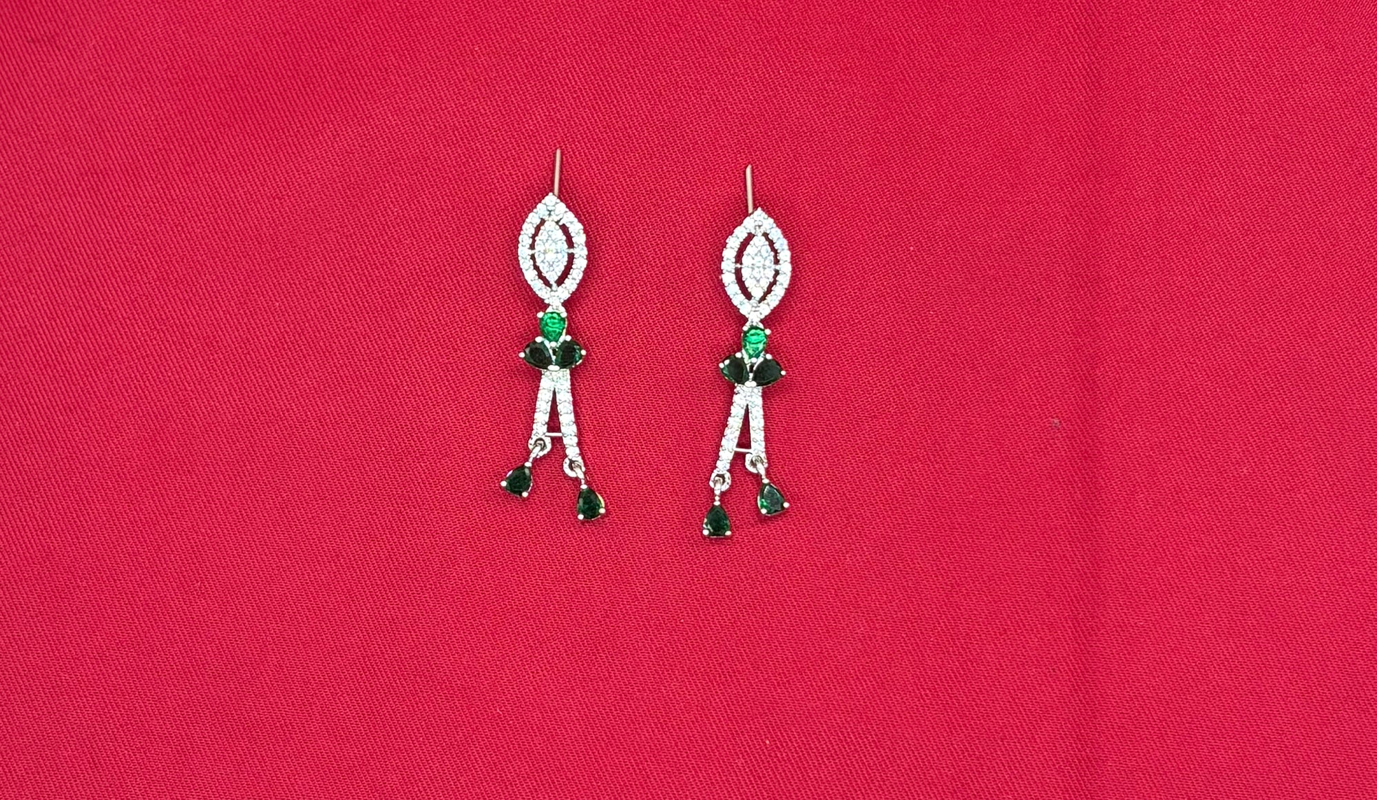 Silver American Diamonds stones deep Green teardrop and floral-shaped stones Short Necklace