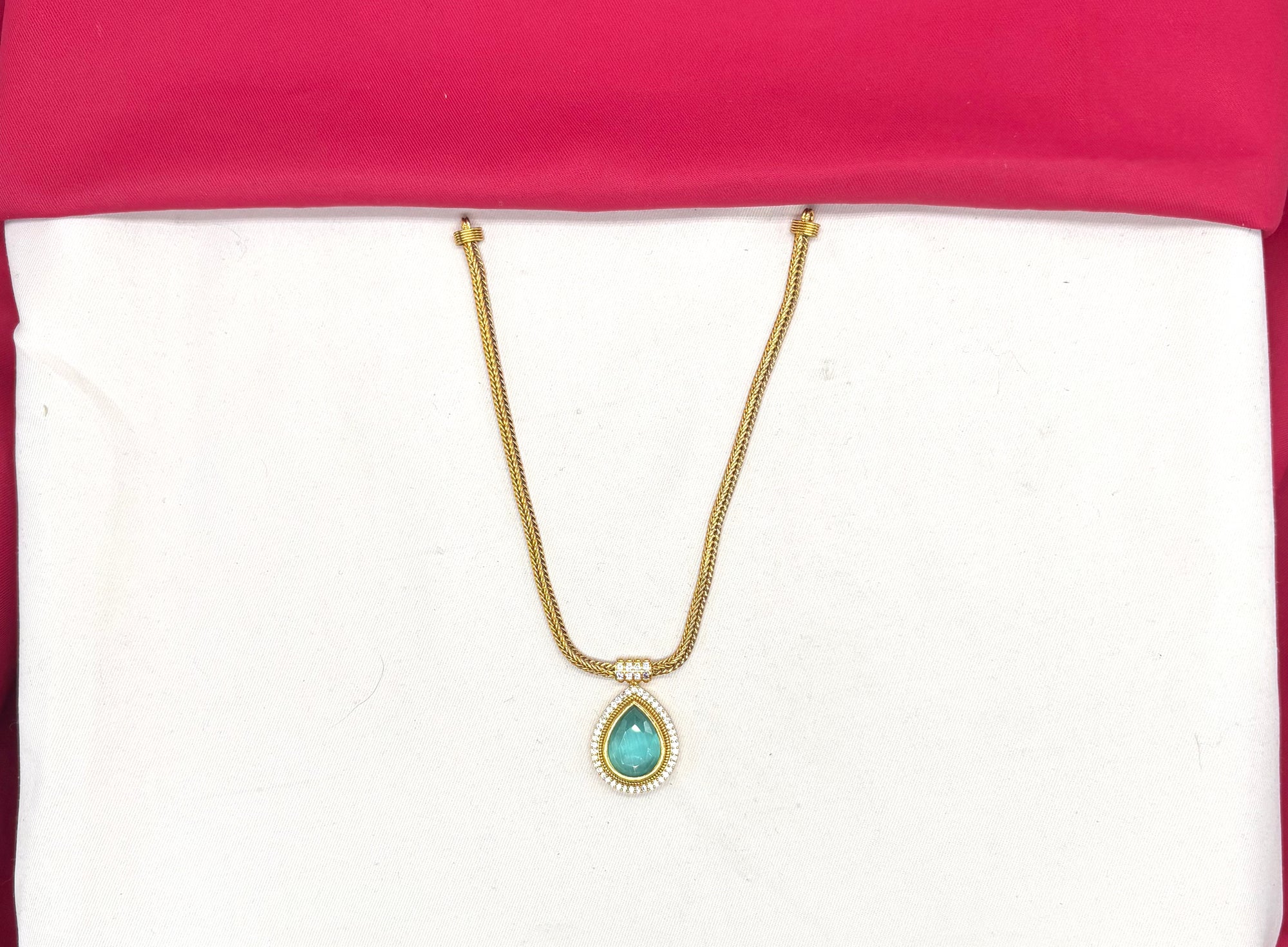 Matte finishing Nan with Mint-Green stone short Necklace