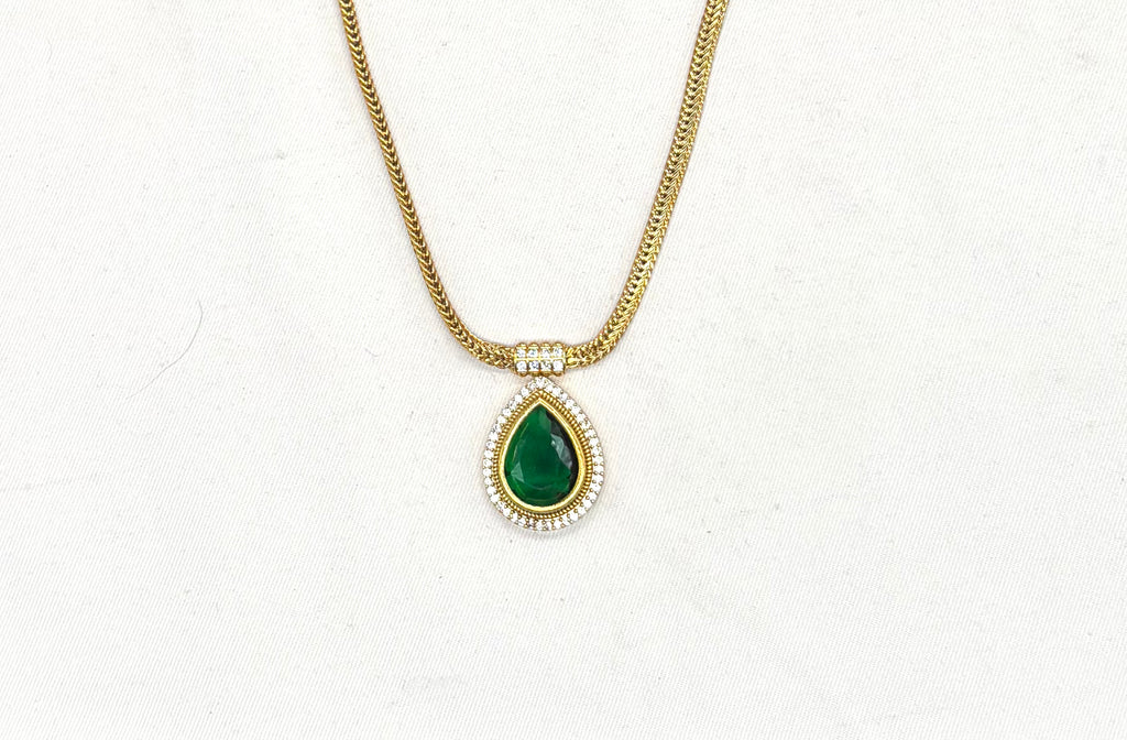 Matte finishing Nan with Green stone short Necklace