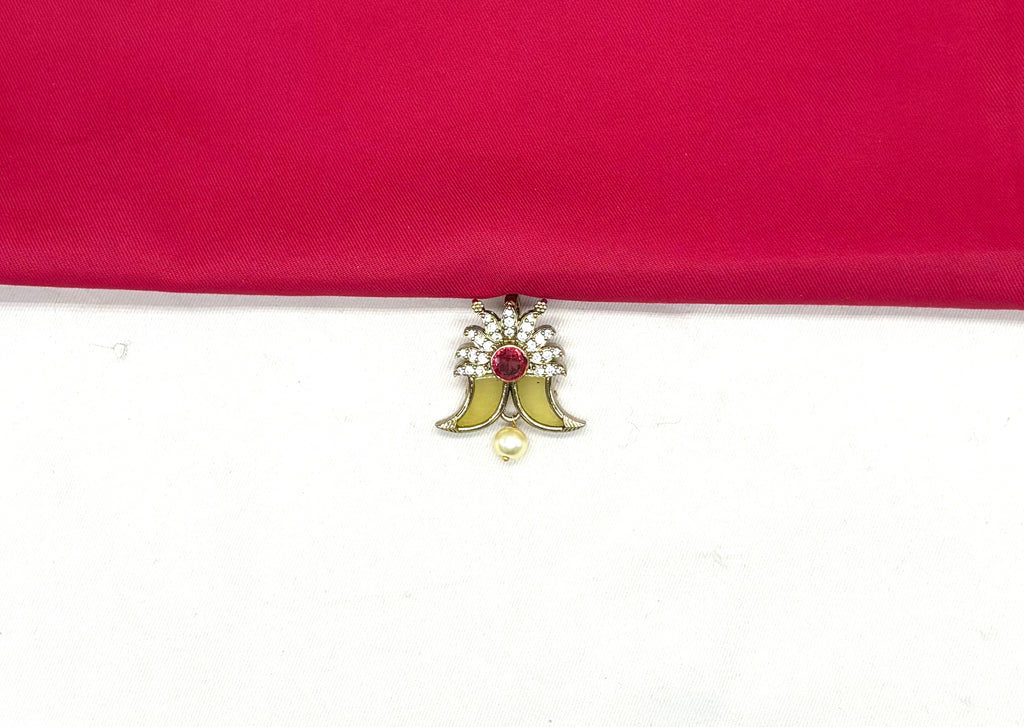 Puligoru Yellow finish central Red emerald-stone Locket