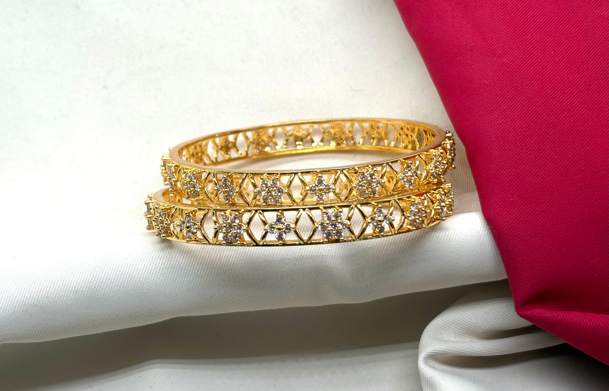 Matte finishing flower design Ad stones Bangle