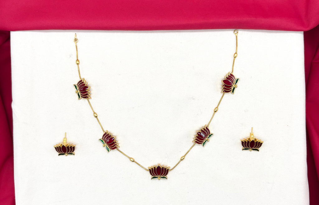 Matte finishing Lotus design Short Necklace