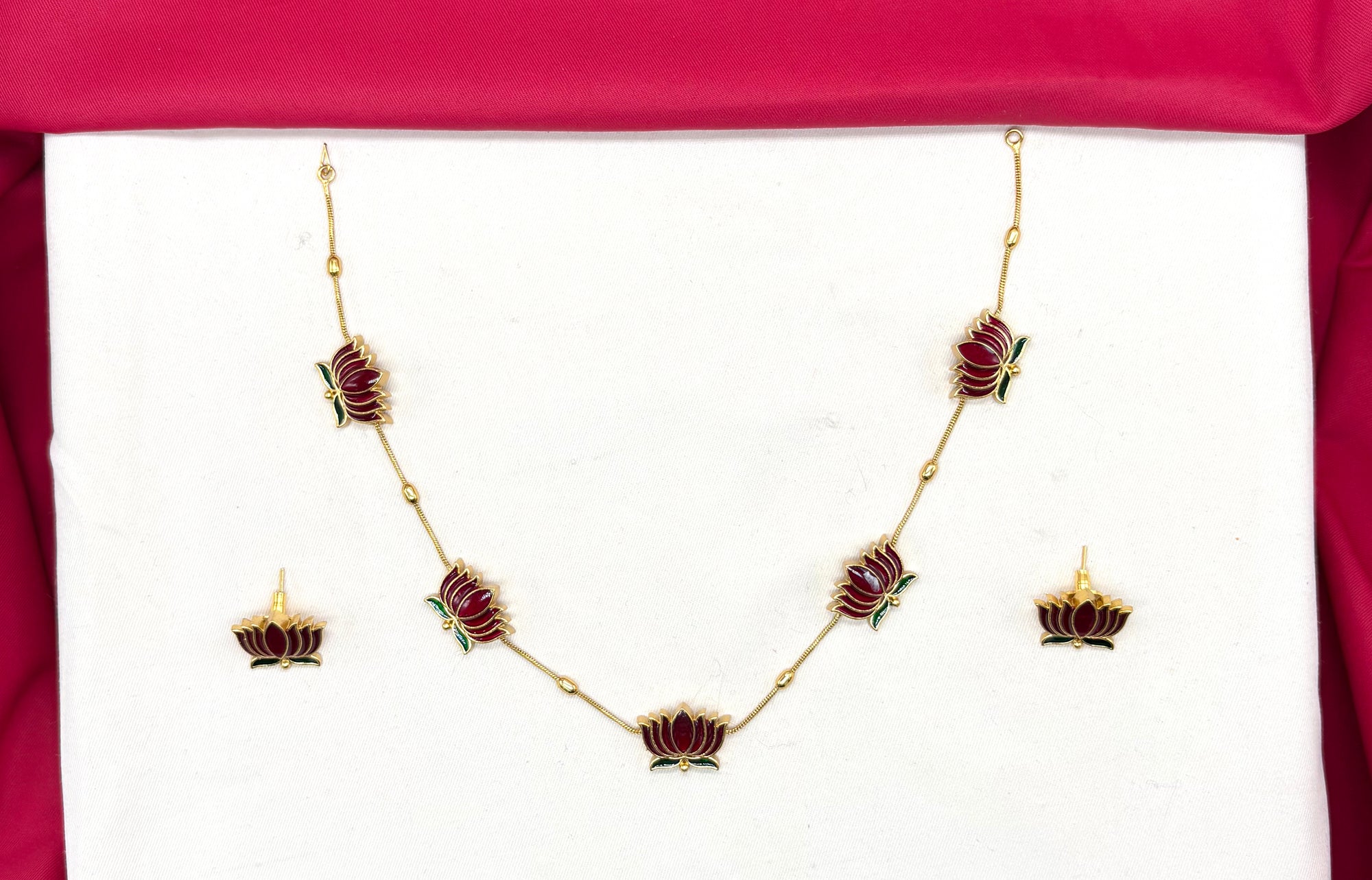 Matte finishing Lotus design Short Necklace
