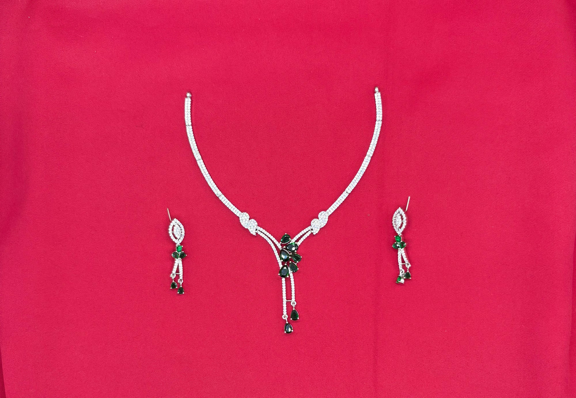 Silver American Diamonds stones deep Green teardrop and floral-shaped stones Short Necklace