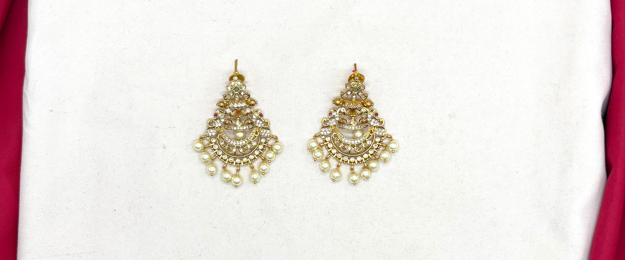 Elegant Green beads paired with a traditional, gold-finished pendant Necklace