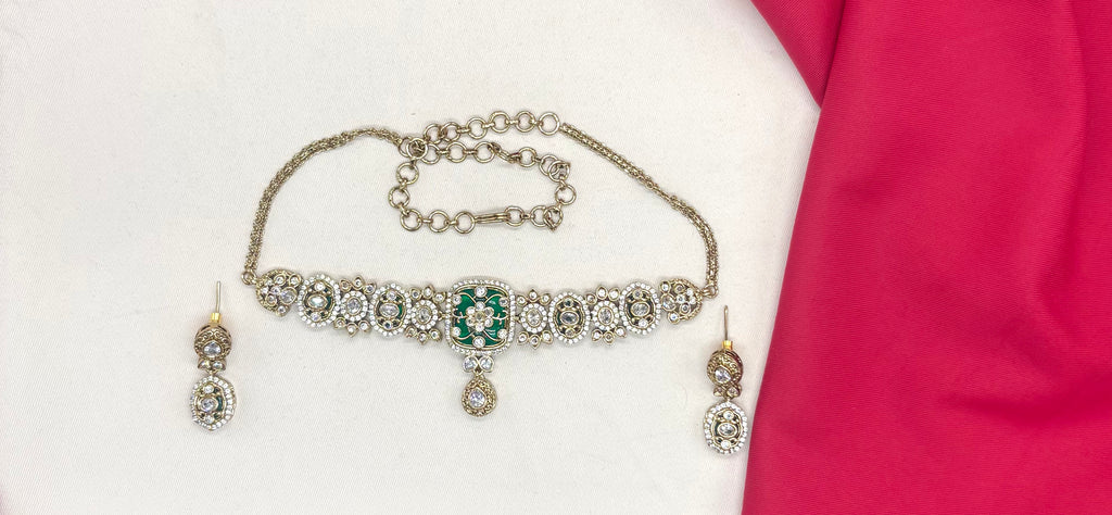 Victorian Floral design Green stone Choker