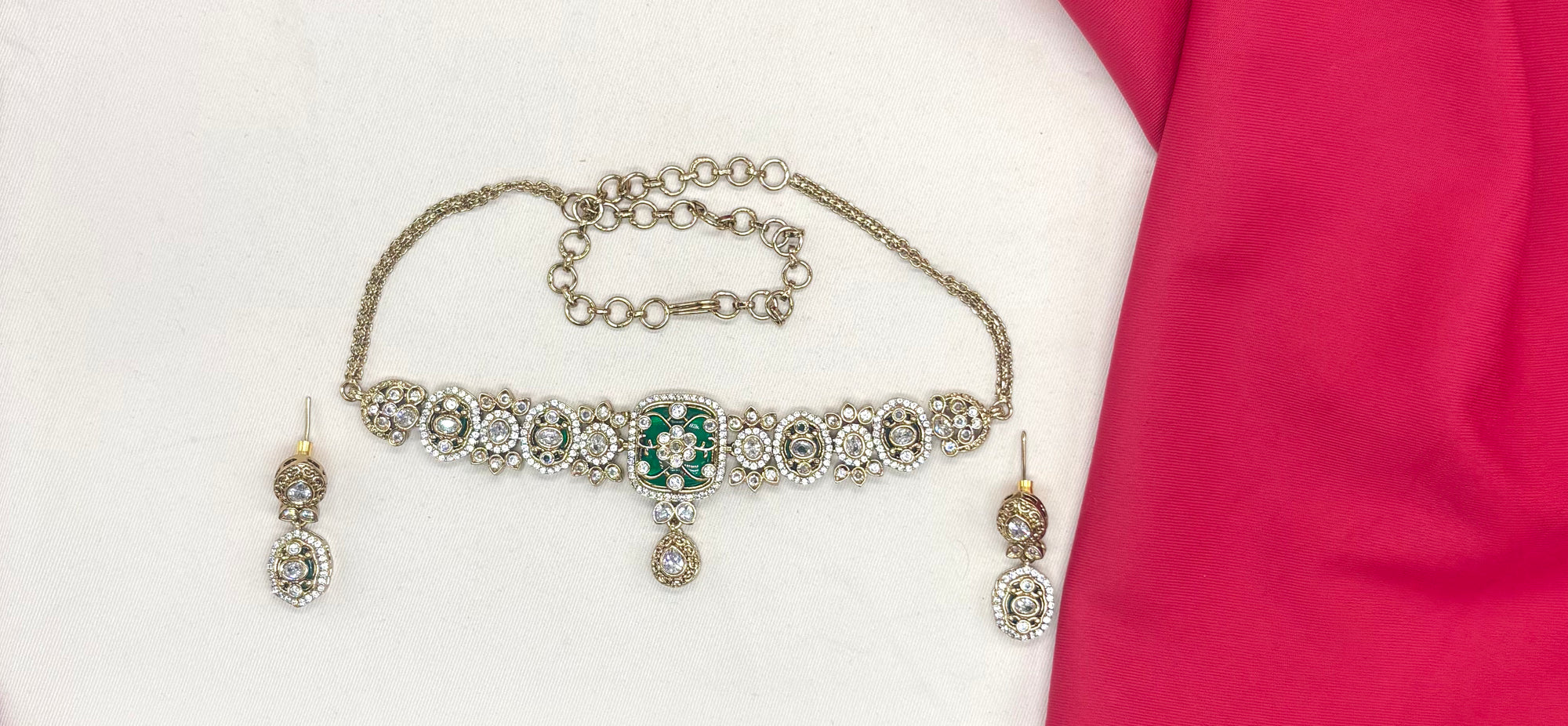 Victorian Floral design Green stone Choker
