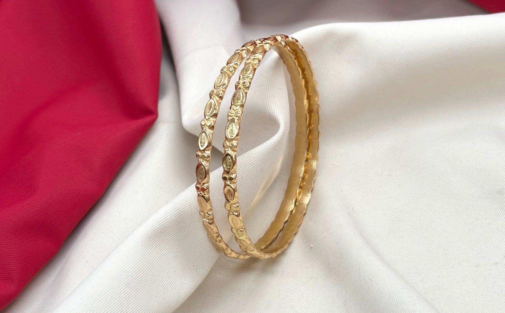 Panchaloha floral cut and textured design Bangle