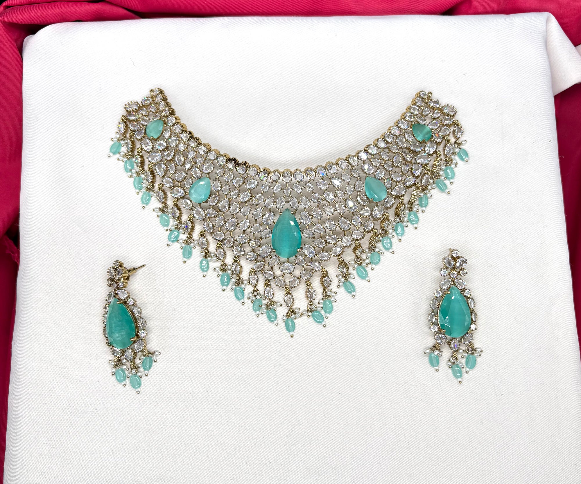 Victorian finishing uncut diamond with sea green stones (Choker)Necklace