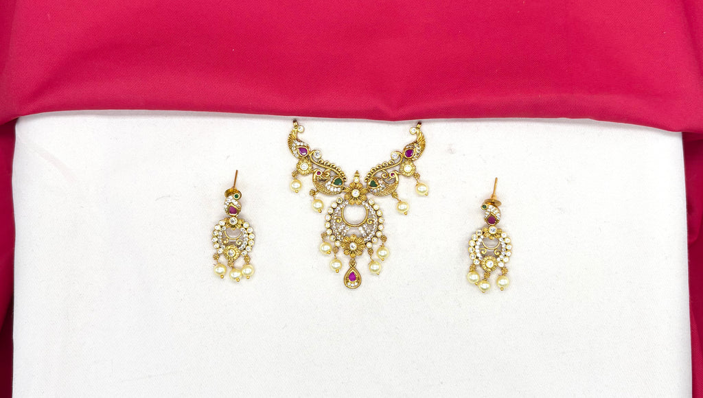 Matte finishing American Diamonds with multi stones locket