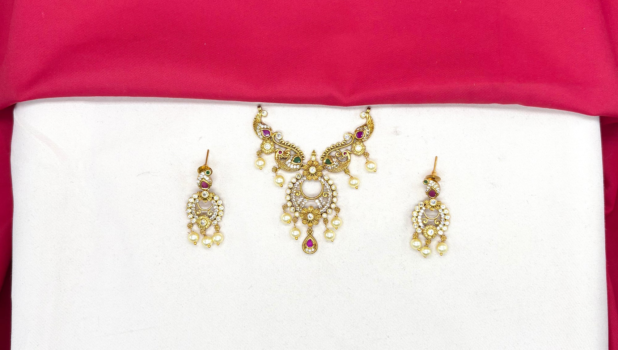 Matte finishing American Diamonds with multi stones locket