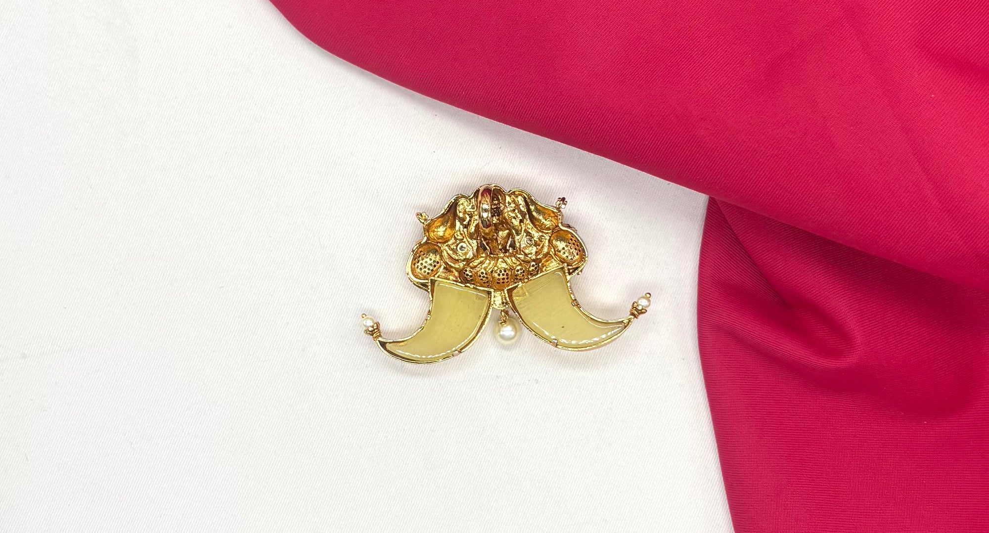 Gold-plated Lakshmi Tiger Nail pendant cubic zirconia, rubies, emeralds, a pearl drop Locket