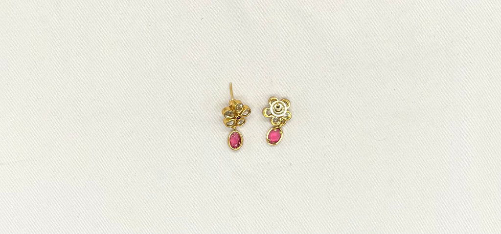 Matte finishing Flower design with Red stone Short Necklace