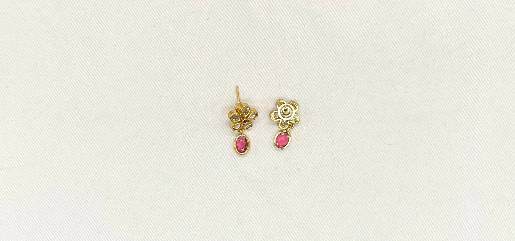 Matte finishing Flower design with Red stone Short Necklace