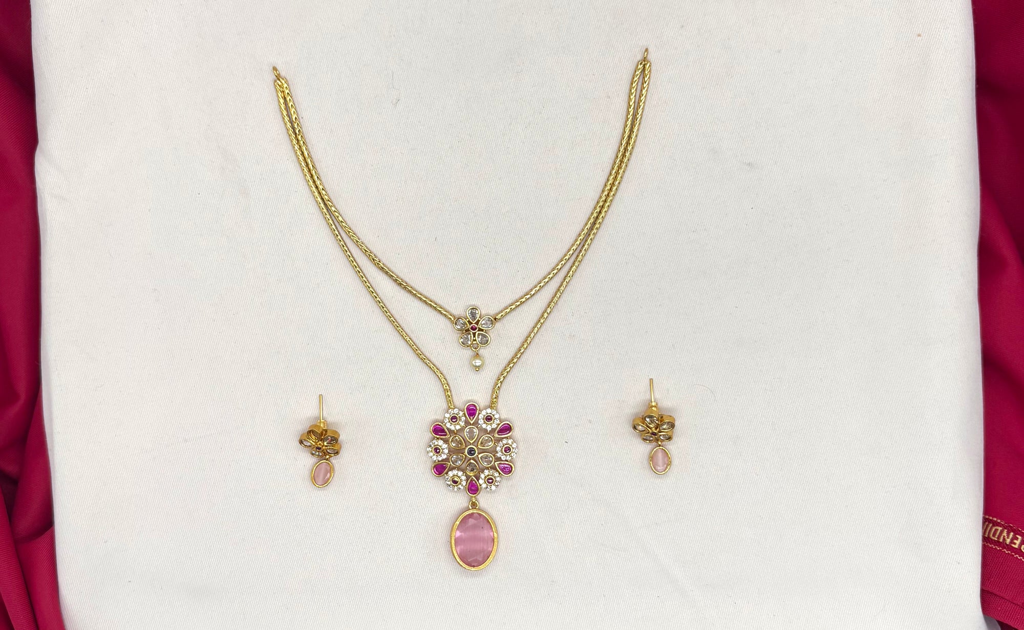 Matte finishing Flower design with pink Short Necklace