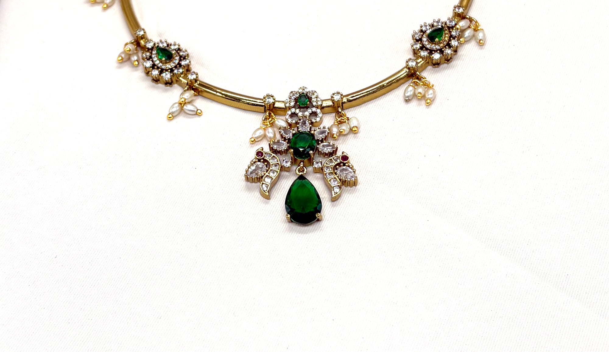 Victorian Kanti with Green stone Short necklace