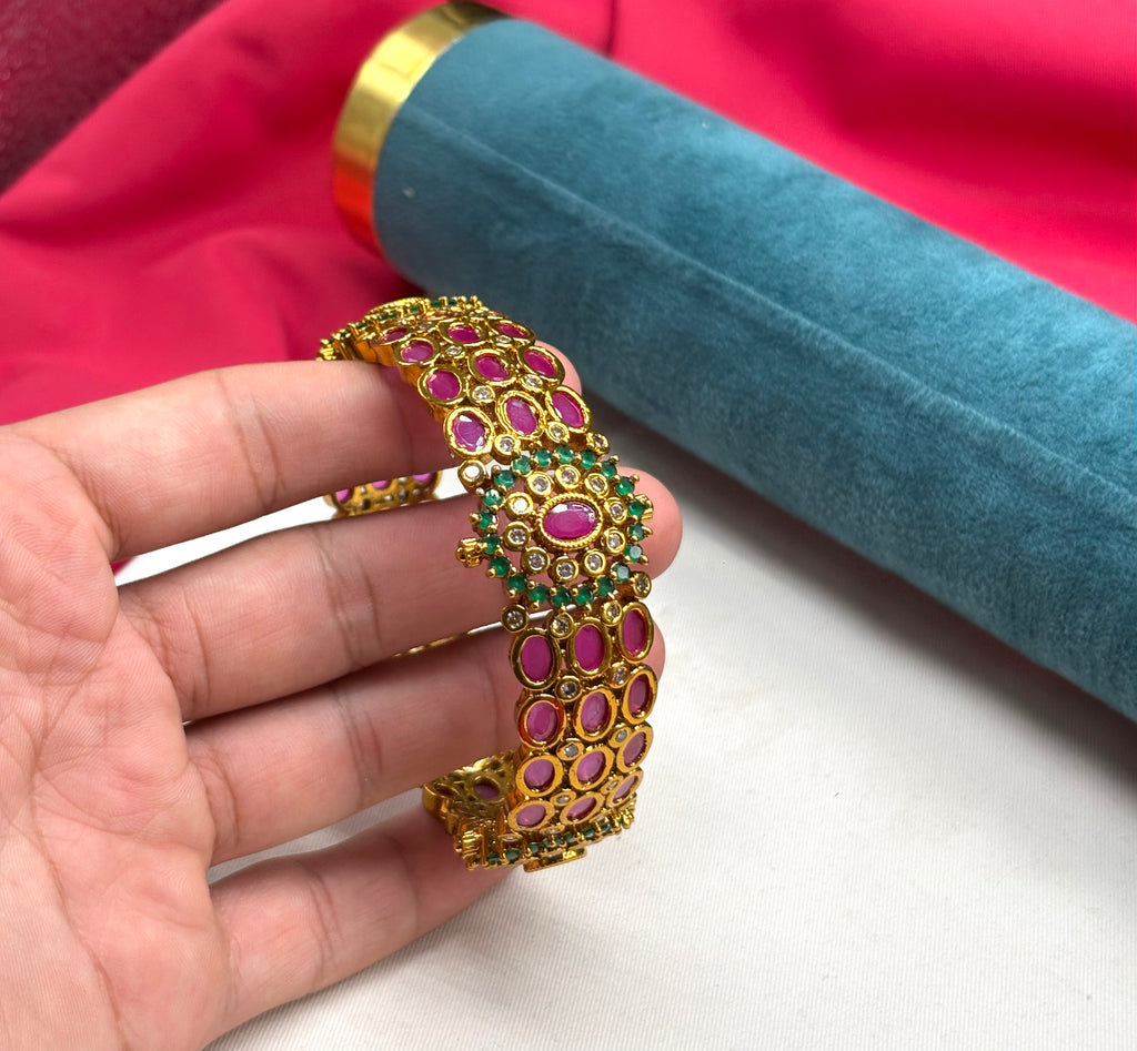 Matte finish Kempu stones with flower design (Kada)Bangle