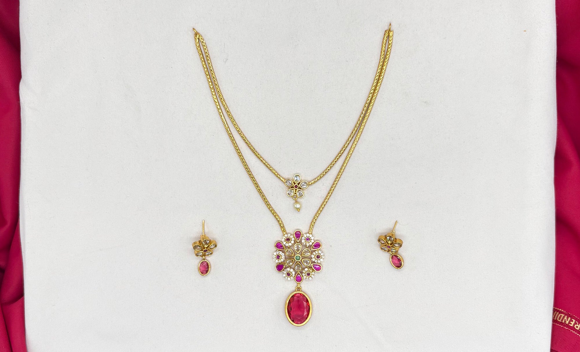 Matte finishing Flower design with Red stone Short Necklace
