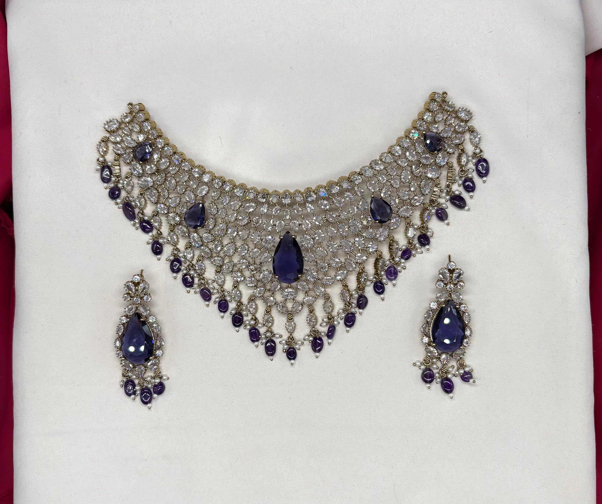 Victorian finishing uncut diamond with Blue stones (Choker)Necklace
