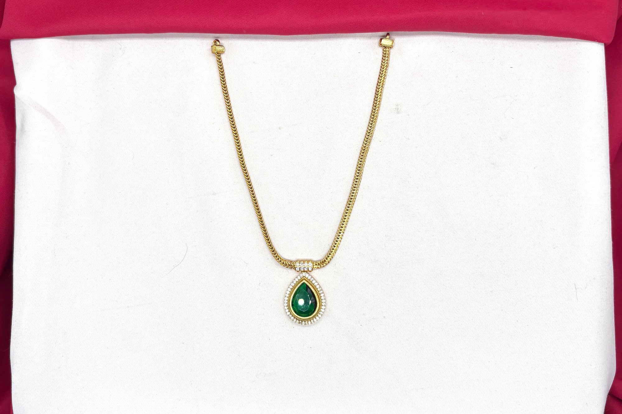 Matte finishing Nan with Green stone short Necklace