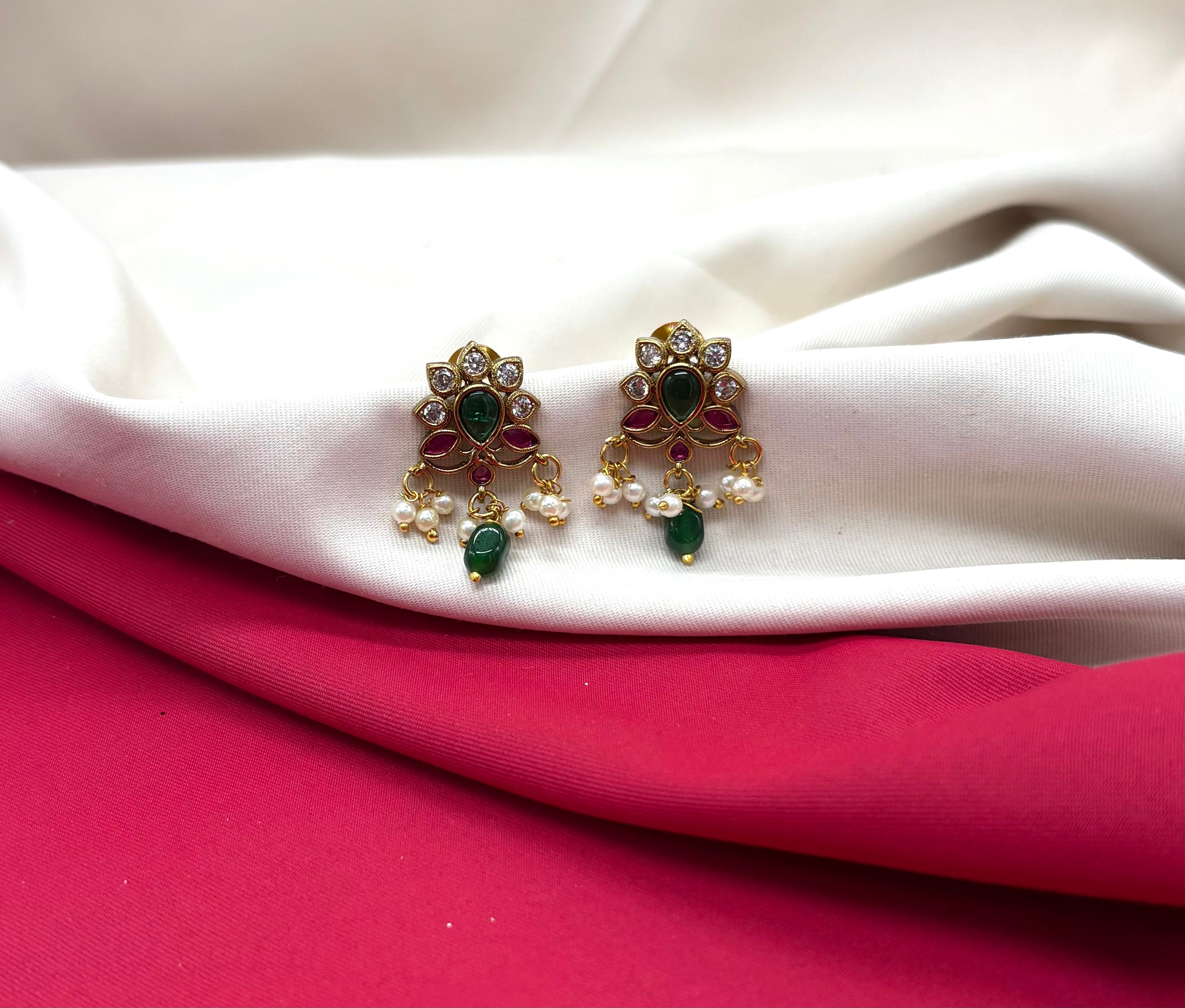 Kempu jadau Flower design dangling Green stone drop.