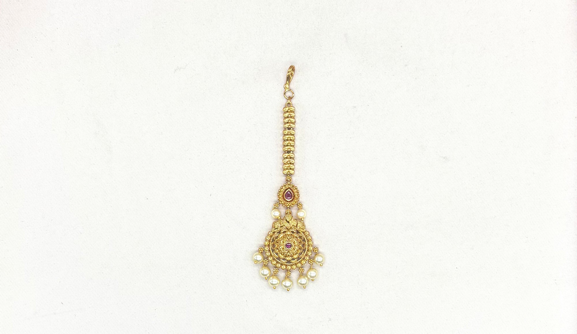 Matte finishing flower design with pink stone Maang Tikka