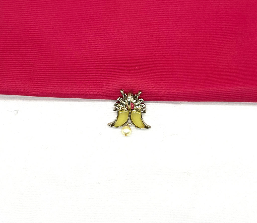 Puligoru Yellow finish central Red emerald-stone Locket