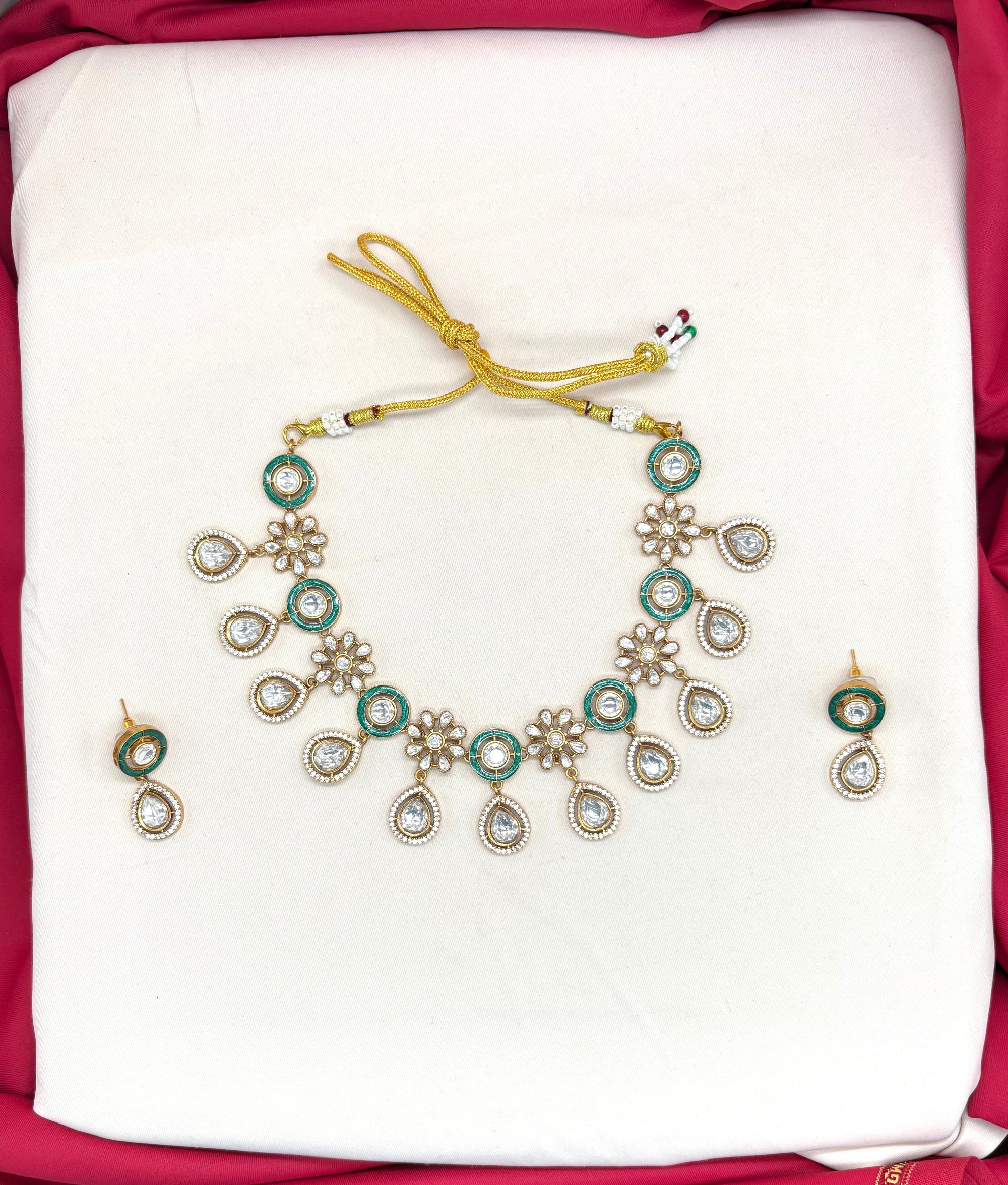 Premium Moissanite Stones floral design Green circle finish Short Necklace