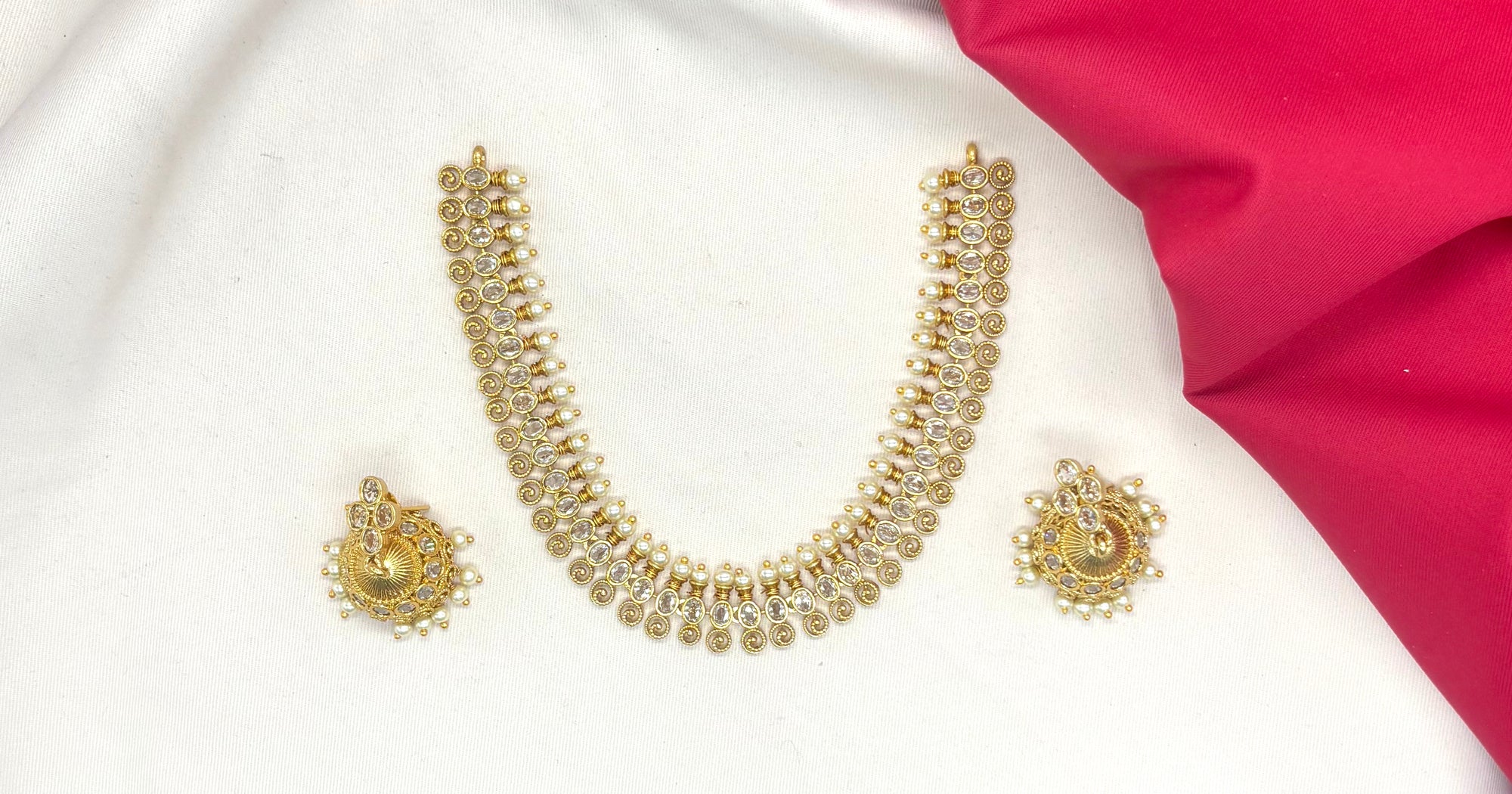 Matte finishing White stones with white pearls Short Necklace