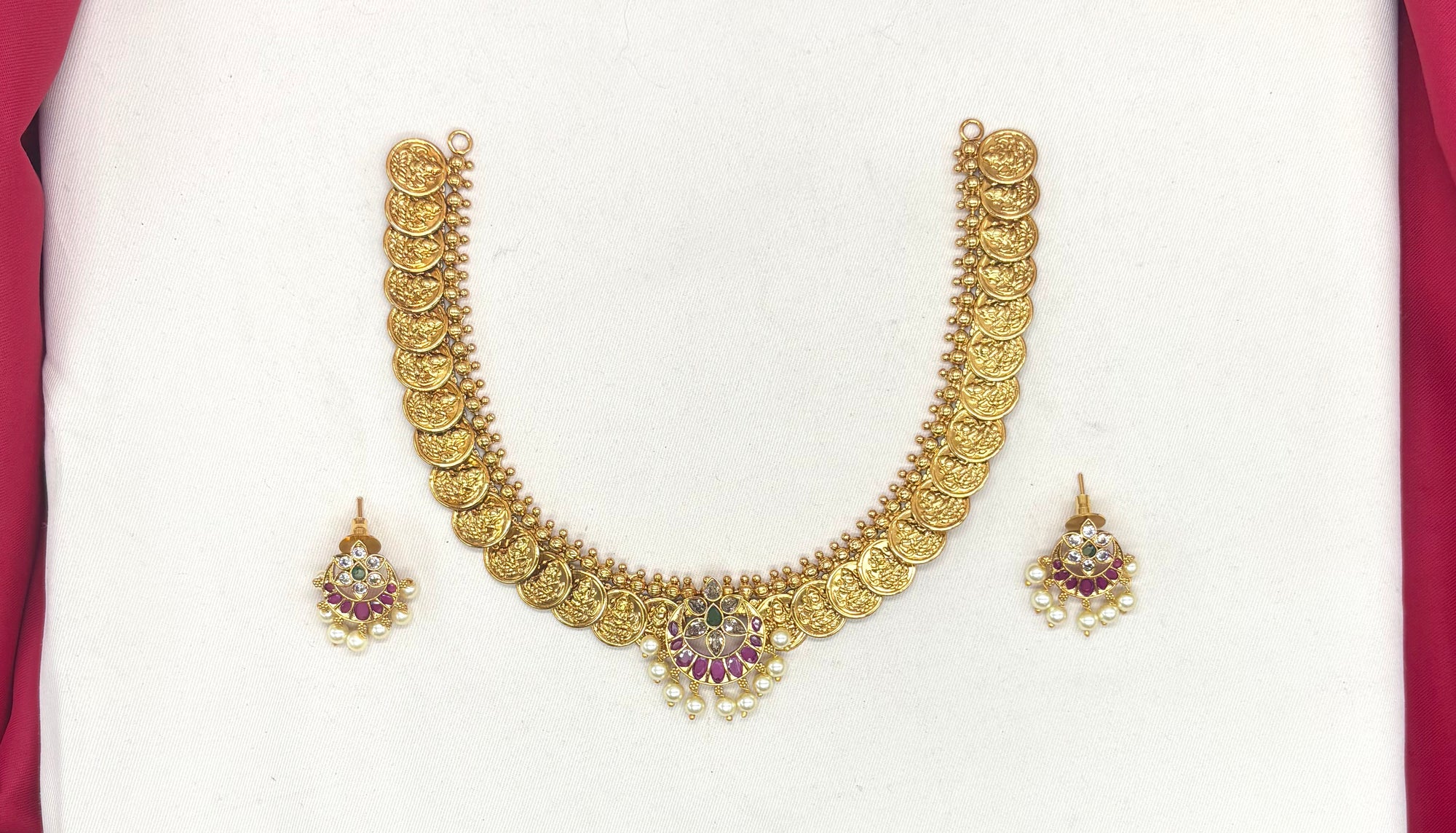 Matte finishing Lakshmi coin kempu motif pendant Short Necklace