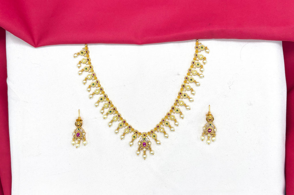 Mate finishing flower design green and pink stones with white pearls finish Short Necklace