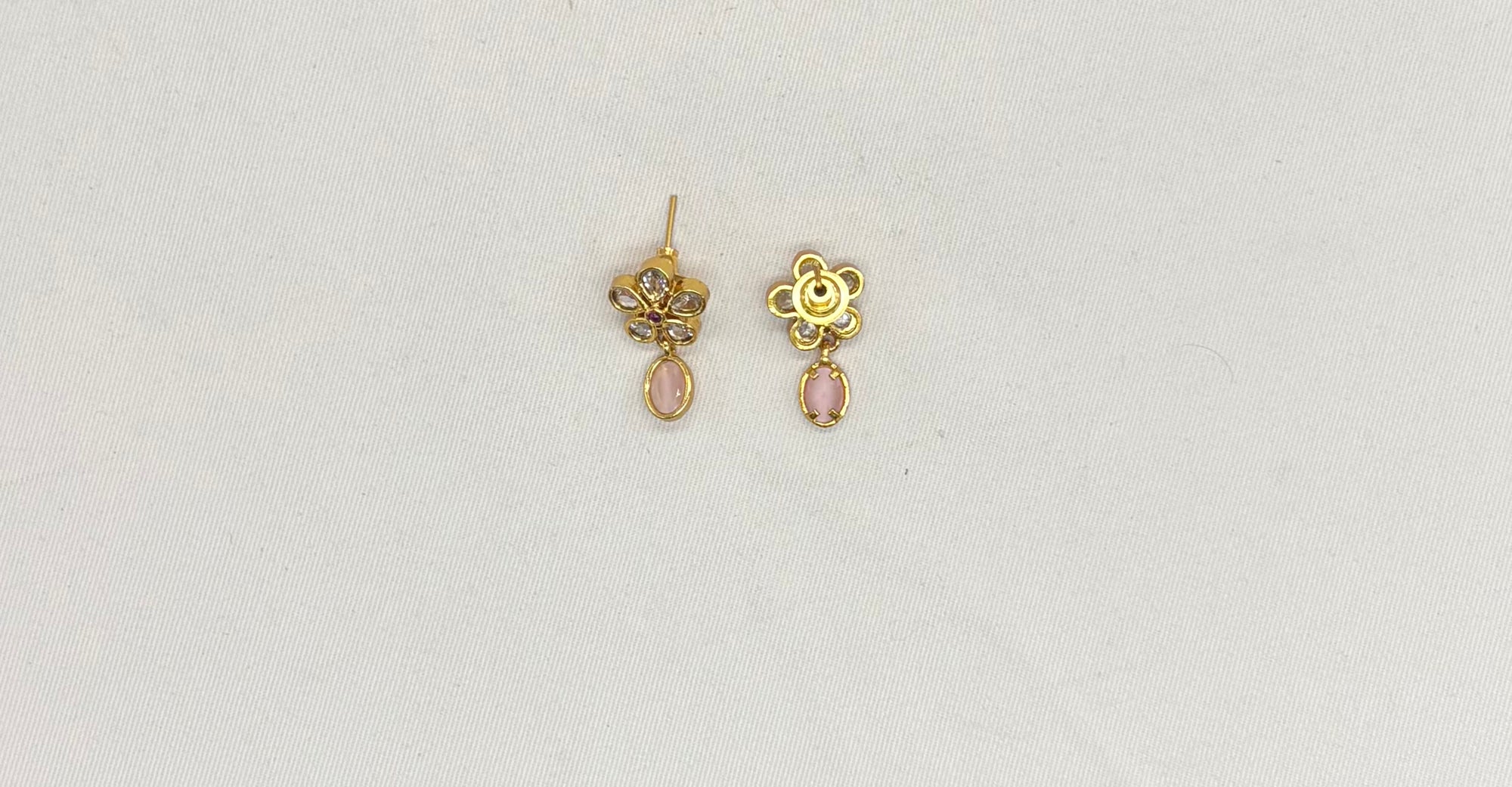 Matte finishing Flower design with pink Short Necklace
