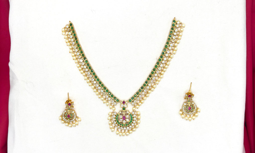 Matte finishing Green stones and  white stones with White Pearls short Necklace