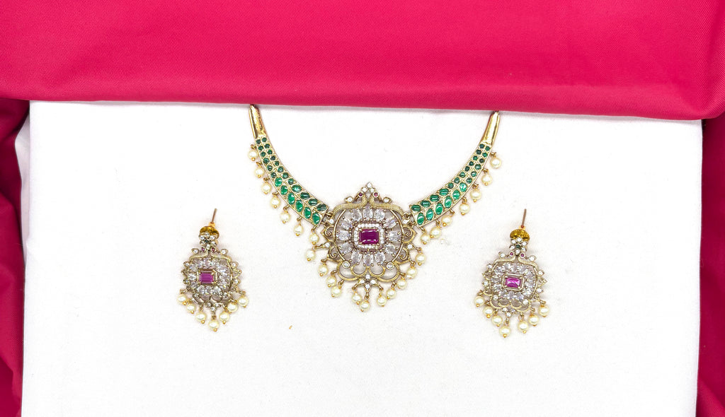 Matte finishing Green Kempu stones Short Kanti Necklace