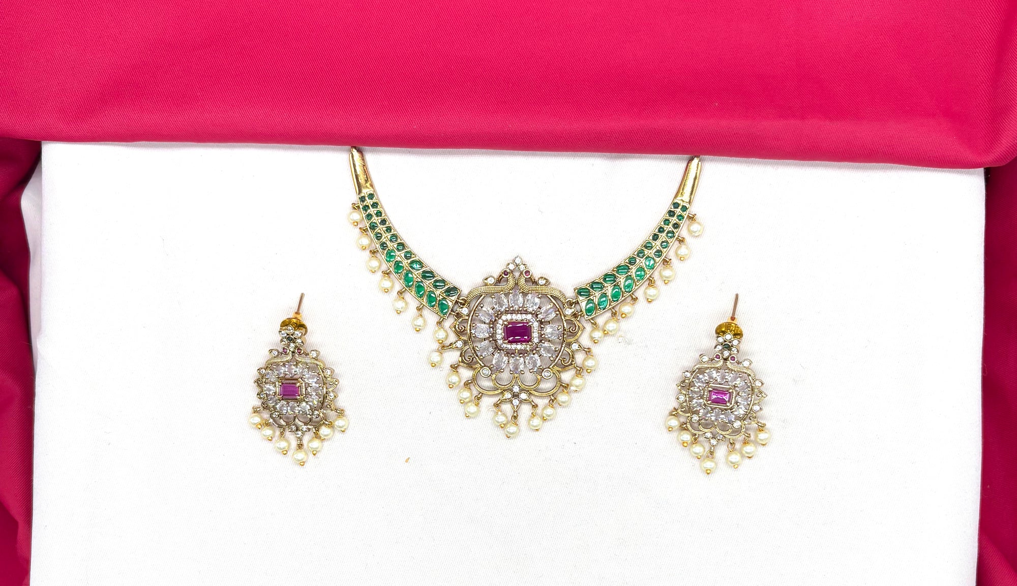 Matte finishing Green Kempu stones Short Kanti Necklace