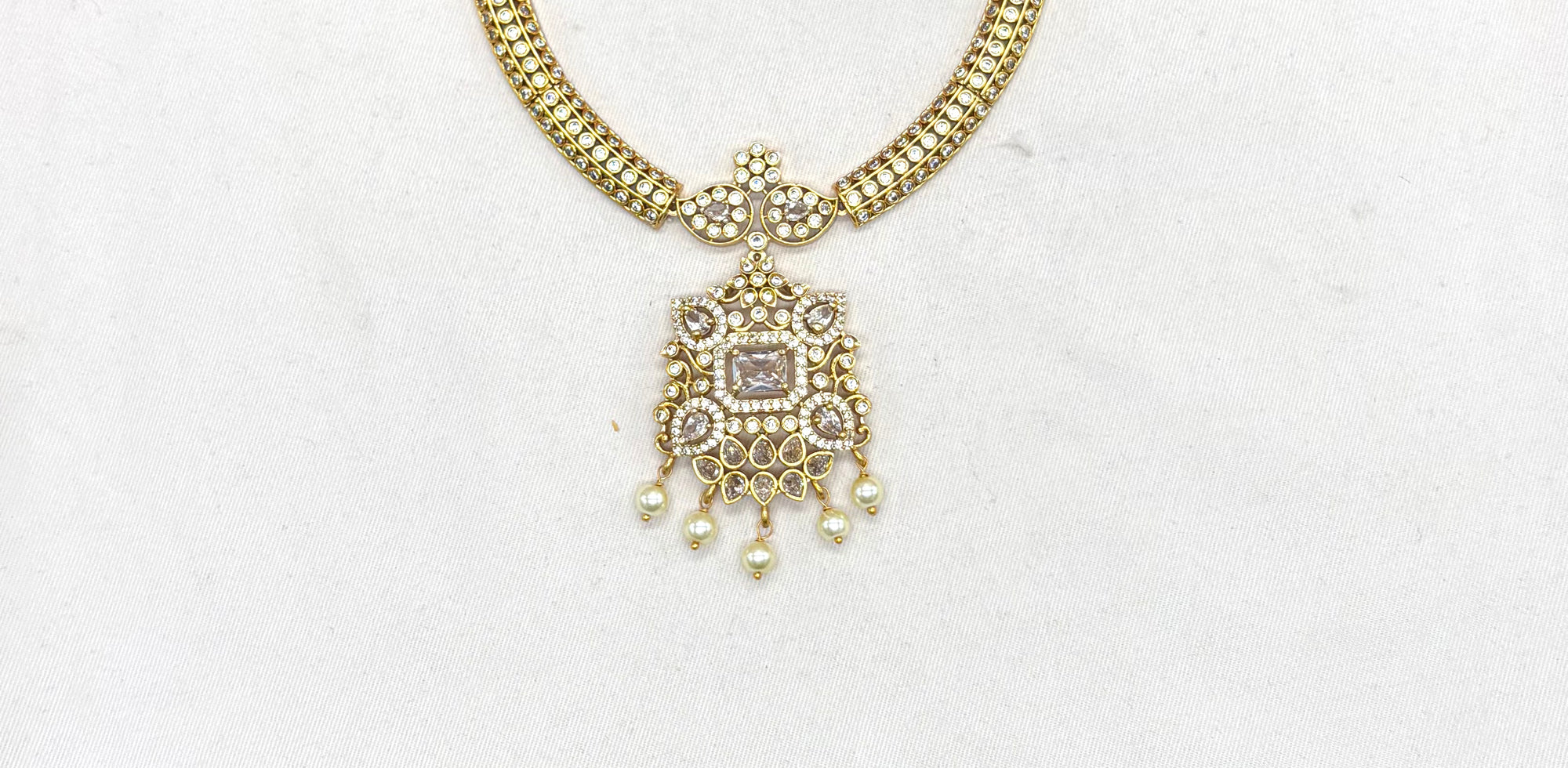 Matte finishing American Diamonds with Central White stone Short Kanti Necklace