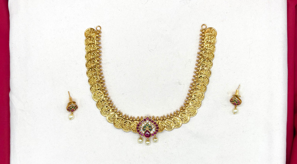 Matte finishing Lord Lakshmi coin with Kempu Heart design motif pendent Short Necklace