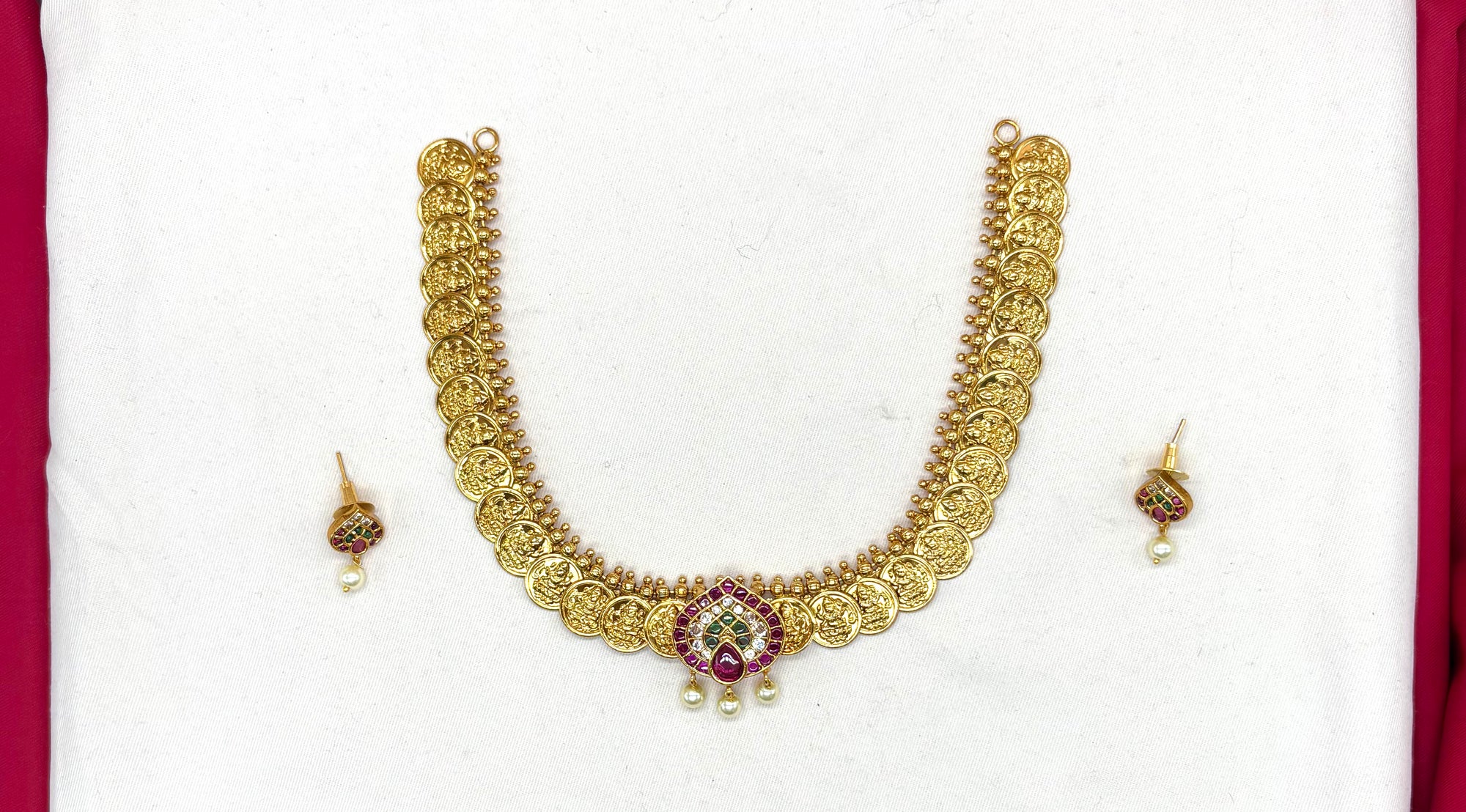 Matte finishing Lord Lakshmi coin with Kempu Heart design motif pendent Short Necklace