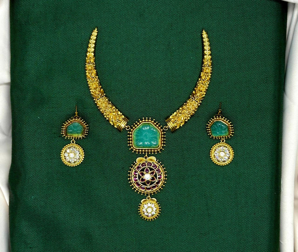 Gold Short Kanti Necklace