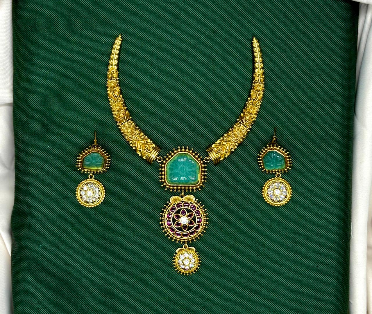 Gold Short Kanti Necklace
