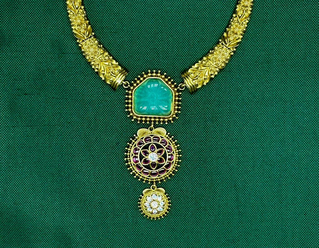 Gold Short Kanti Necklace
