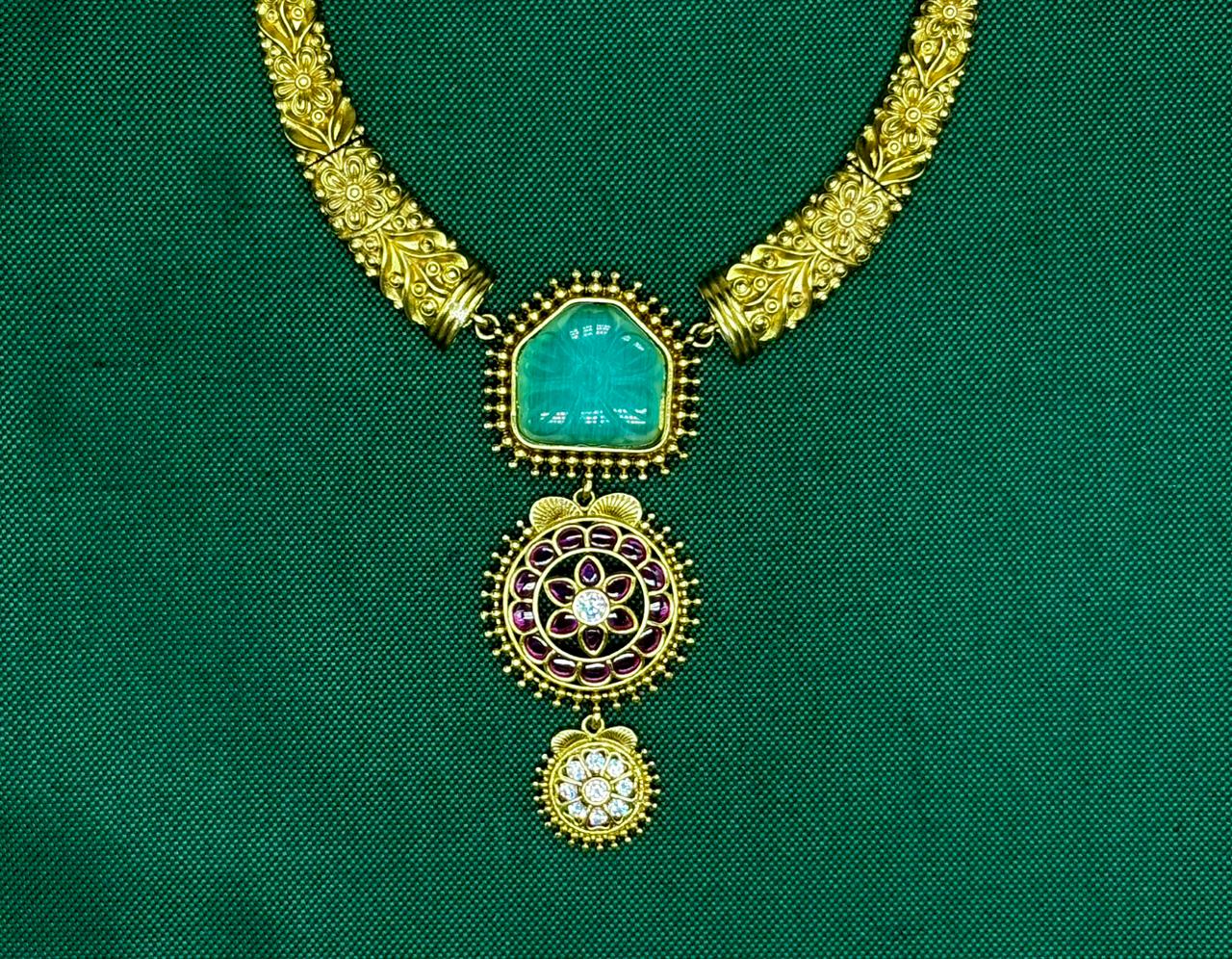 Gold Short Kanti Necklace