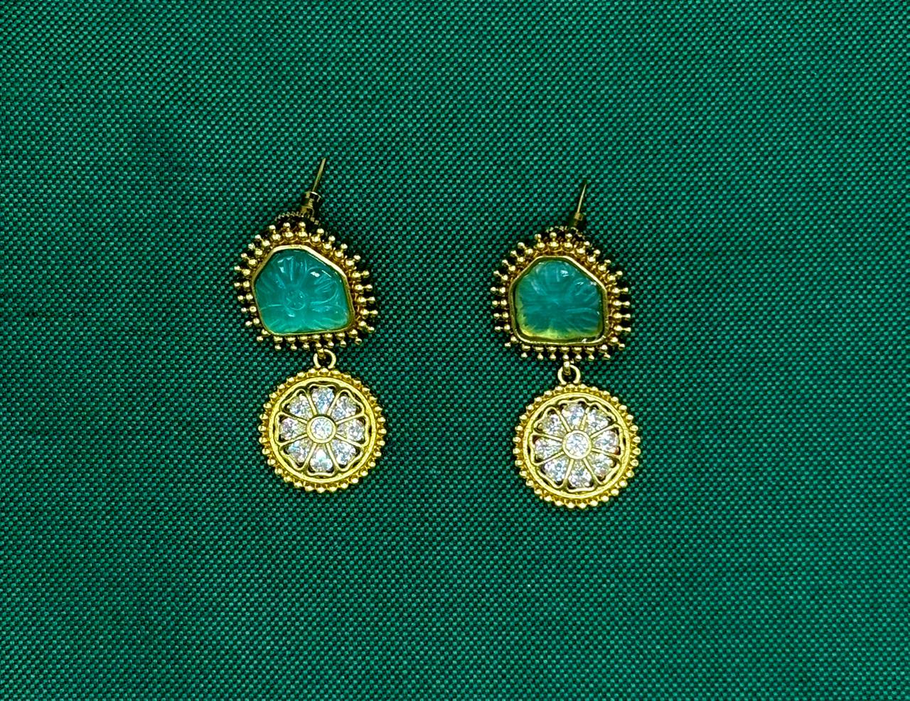 Gold Short Kanti Necklace