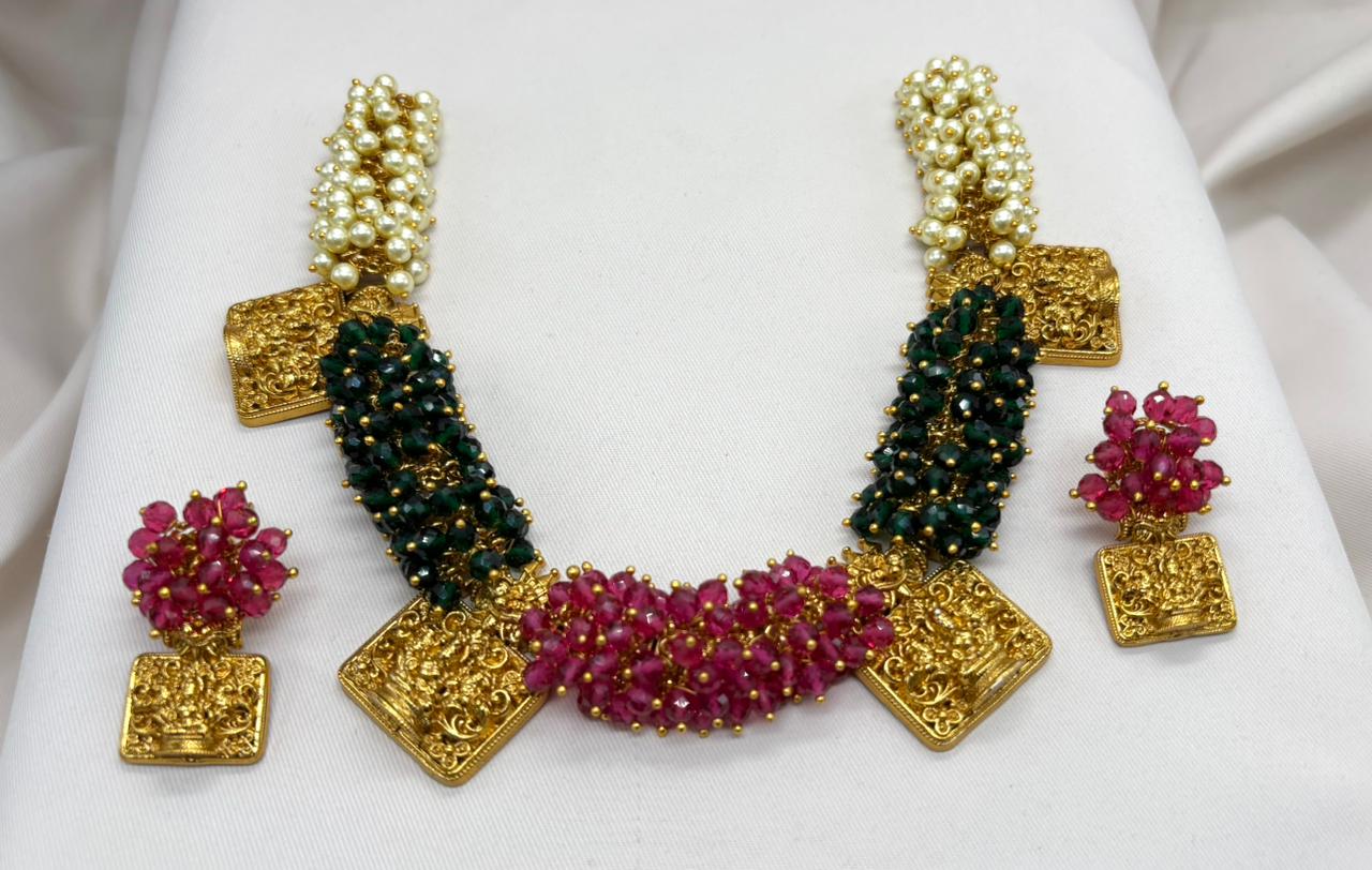 Hand-made Short Necklace